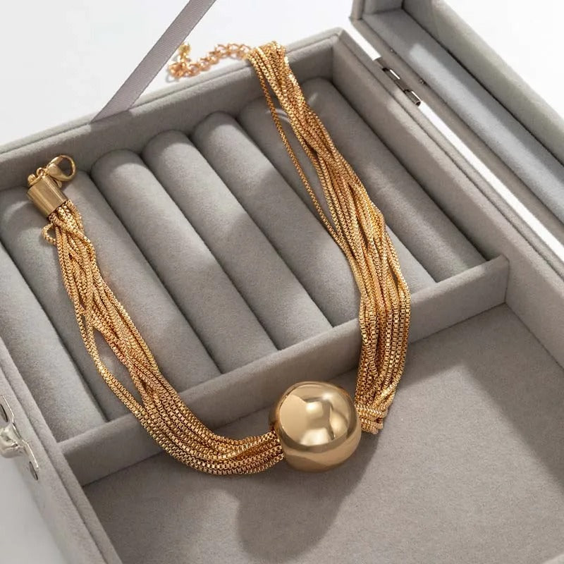 Vintage necklace with multicolor pearls in gold – Gold