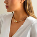 Elegant gold necklace – image 3