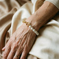 Elegant gold bracelet with pearls – image 2