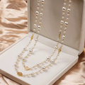 Elegant gold necklace with pearl – image 3