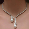 Elegant and Shiny Pearl Necklace in Silver